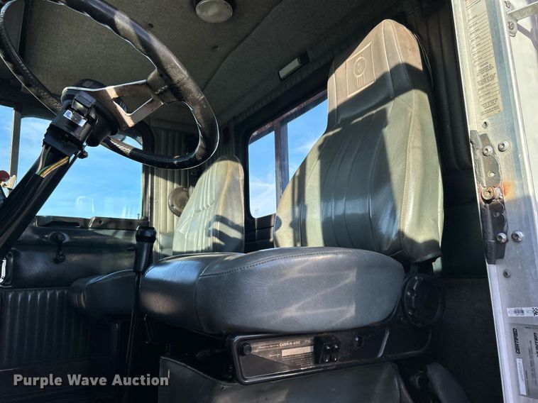 image for item OM9222 1996 Kenworth T800  rollback truck