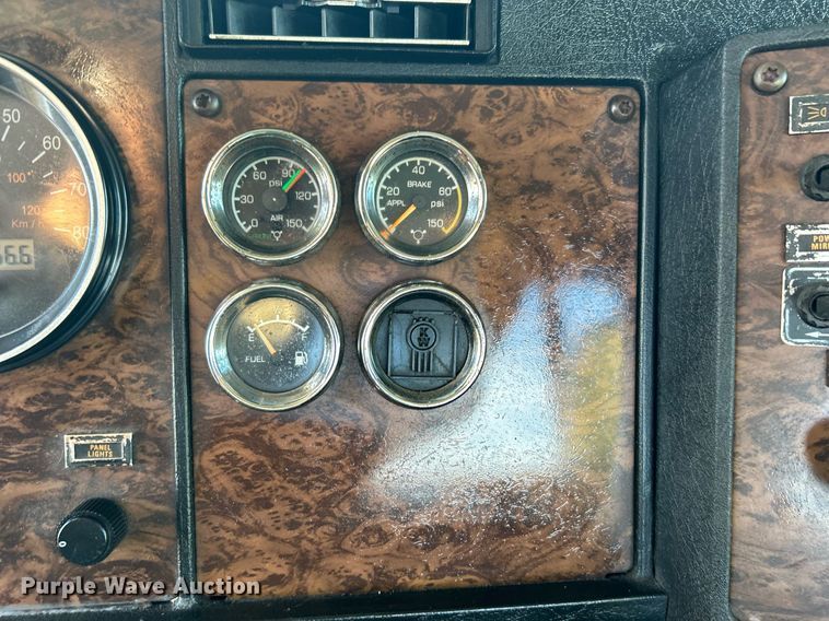 image for item OM9222 1996 Kenworth T800  rollback truck