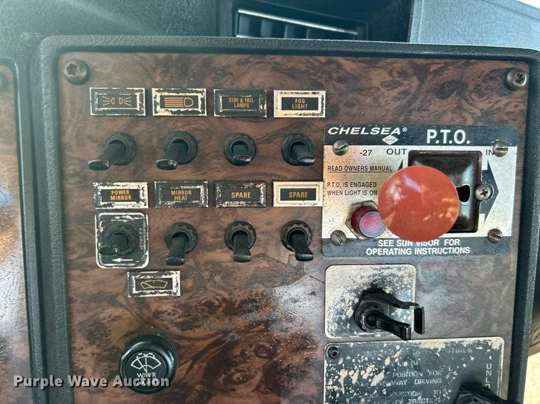 image for item OM9222 1996 Kenworth T800  rollback truck