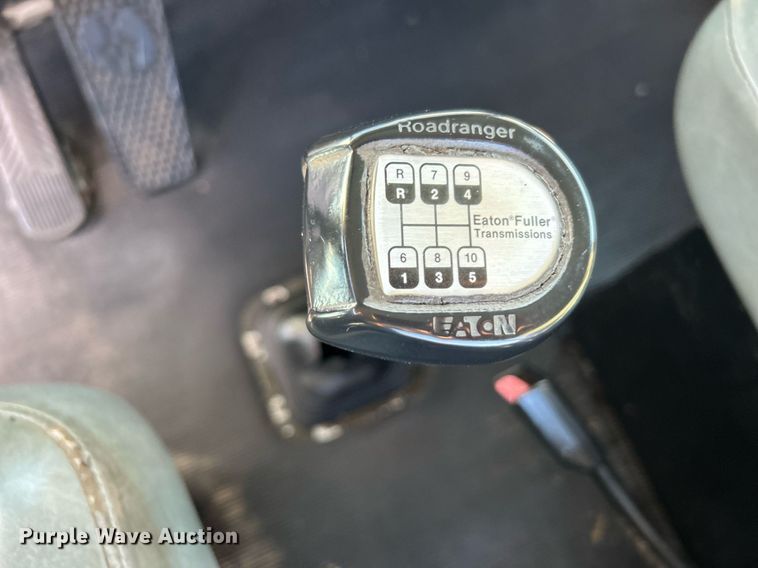 image for item OM9222 1996 Kenworth T800  rollback truck