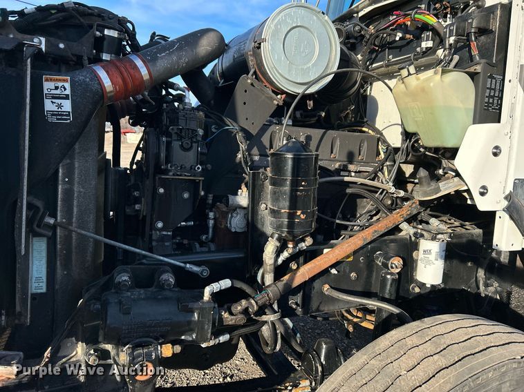 image for item OM9222 1996 Kenworth T800  rollback truck