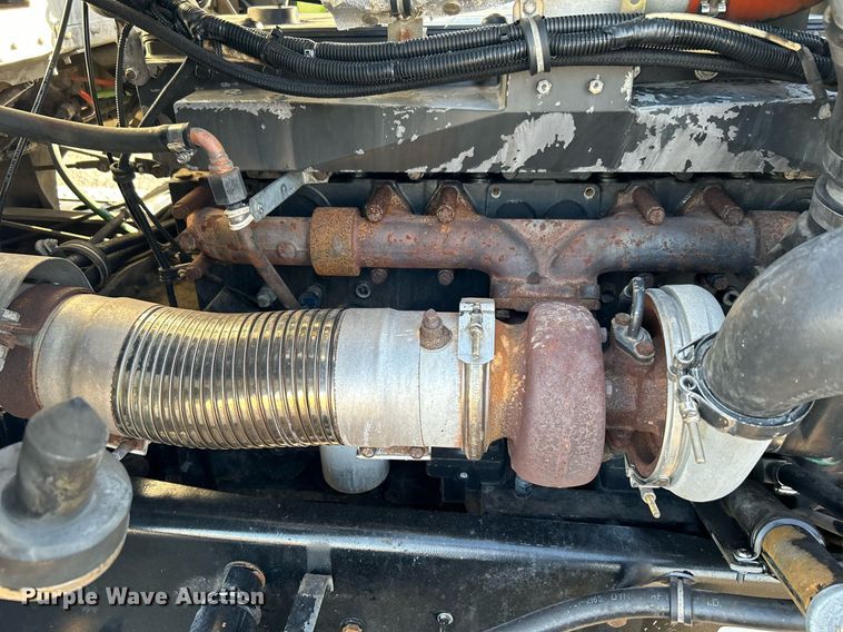 image for item OM9222 1996 Kenworth T800  rollback truck