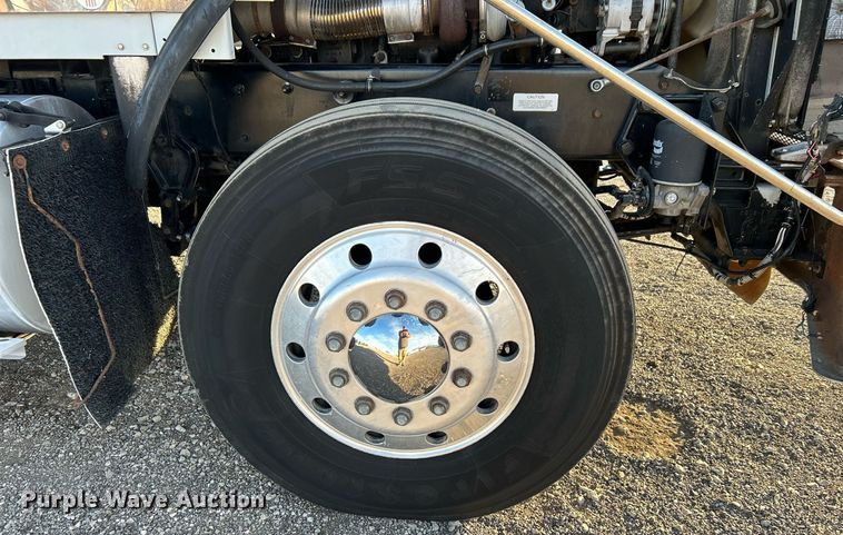 image for item OM9222 1996 Kenworth T800  rollback truck