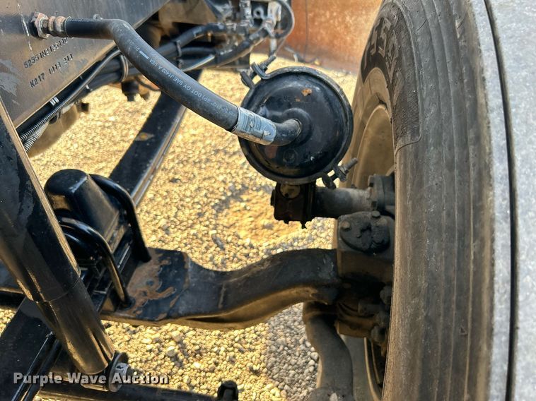 image for item OM9222 1996 Kenworth T800  rollback truck