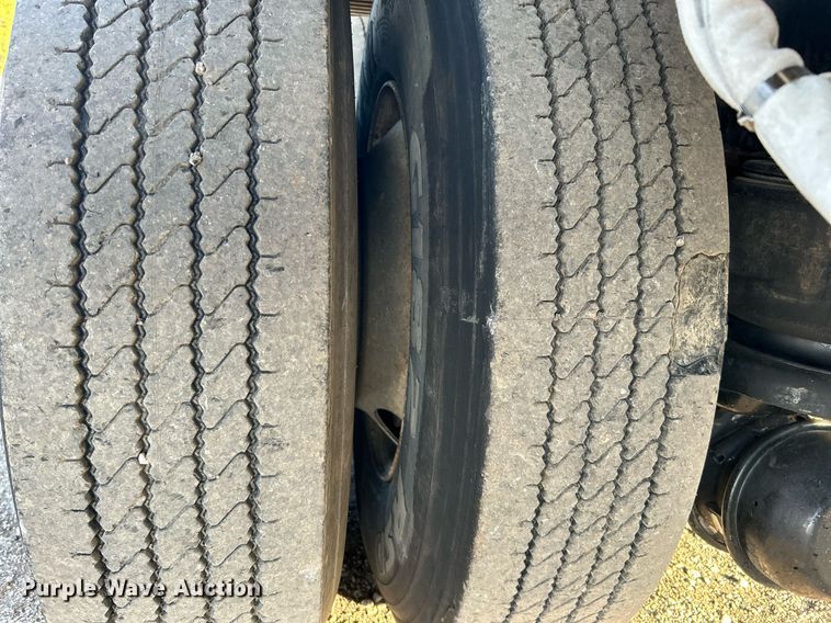 image for item OM9222 1996 Kenworth T800  rollback truck