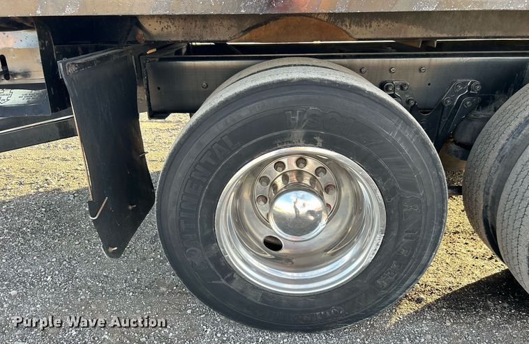 image for item OM9222 1996 Kenworth T800  rollback truck