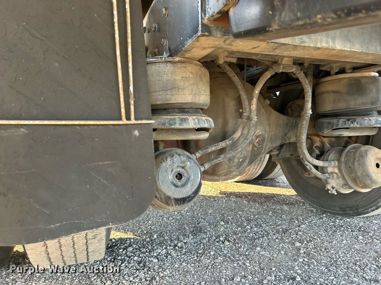 image for item OM9222 1996 Kenworth T800  rollback truck