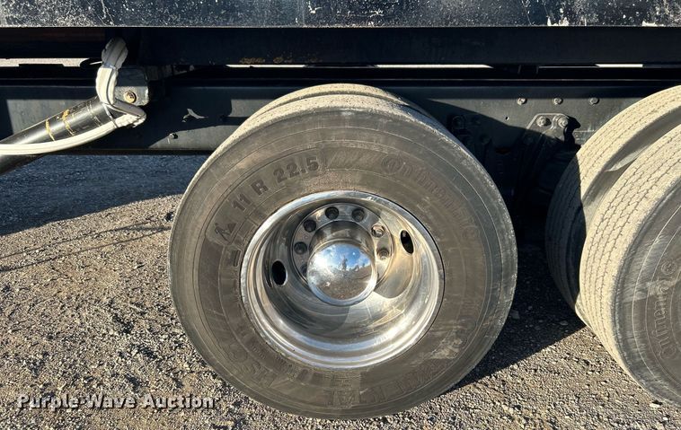 image for item OM9222 1996 Kenworth T800  rollback truck