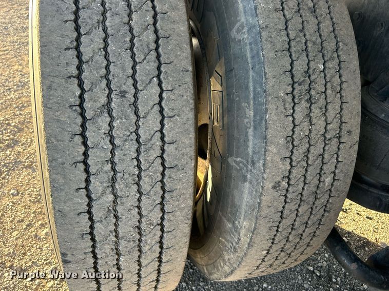 image for item OM9222 1996 Kenworth T800  rollback truck