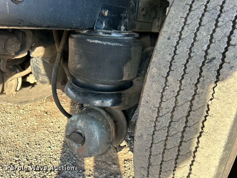 image for item OM9222 1996 Kenworth T800  rollback truck