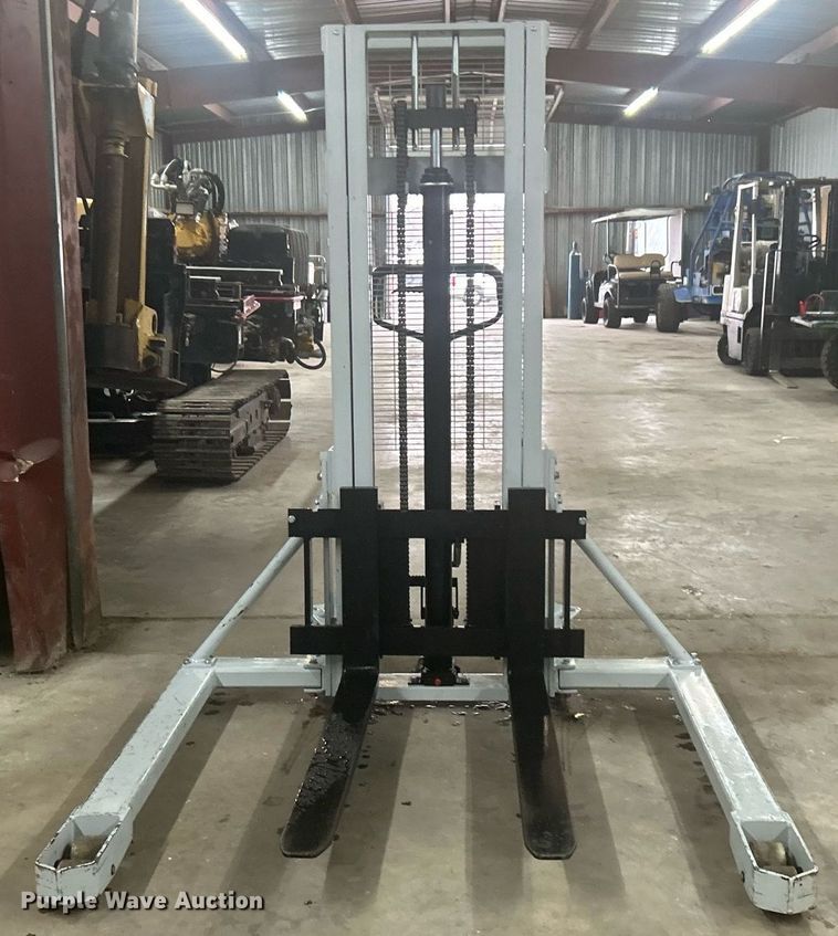 image for item OM9228 Strongway SDJSA 1000  pallet jack