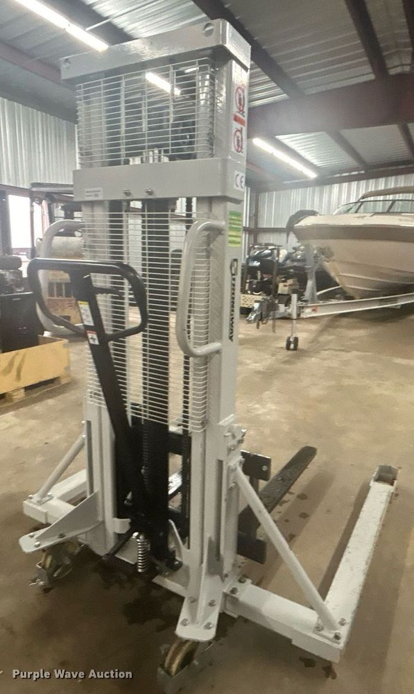 image for item OM9228 Strongway SDJSA 1000  pallet jack