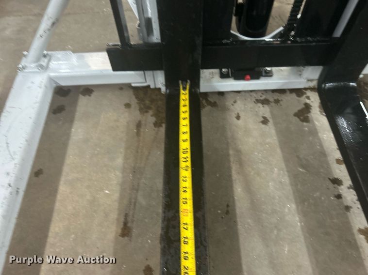 image for item OM9228 Strongway SDJSA 1000  pallet jack