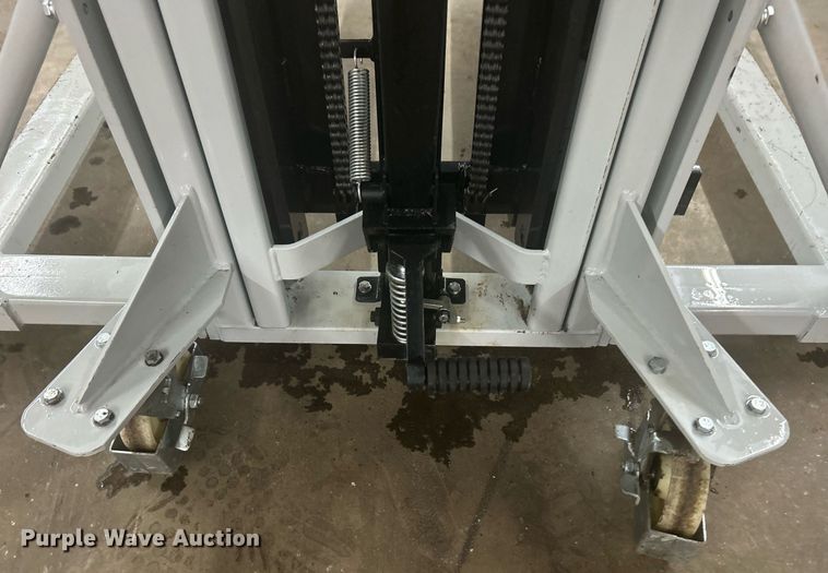 image for item OM9228 Strongway SDJSA 1000  pallet jack