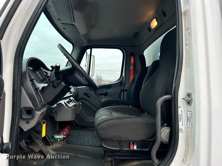 image for item OM9229 2013 Freightliner M2 Business Class  box truck