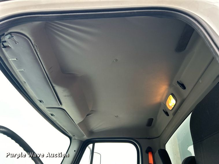 image for item OM9229 2013 Freightliner M2 Business Class  box truck