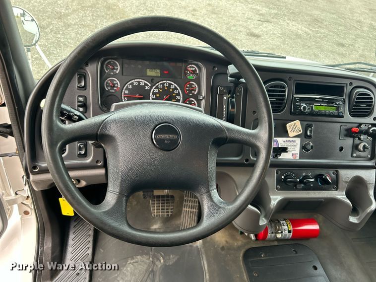 image for item OM9229 2013 Freightliner M2 Business Class  box truck