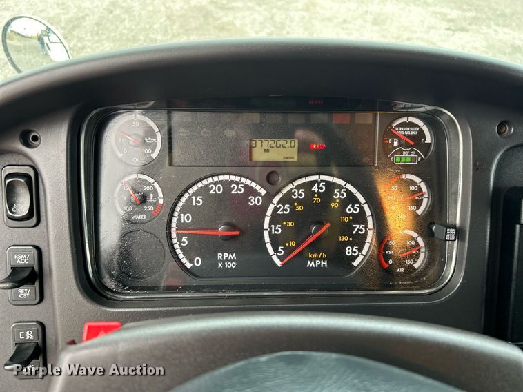 image for item OM9229 2013 Freightliner M2 Business Class  box truck