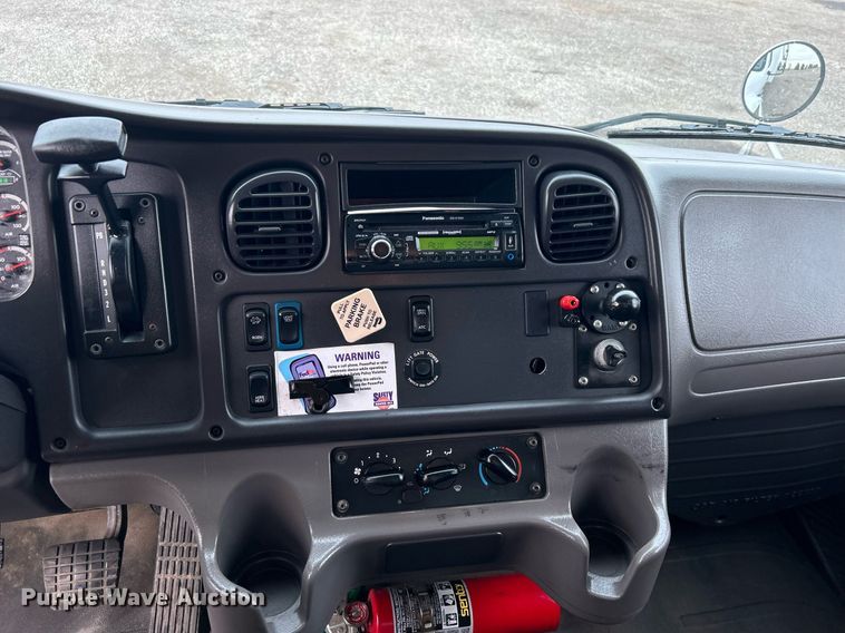 image for item OM9229 2013 Freightliner M2 Business Class  box truck