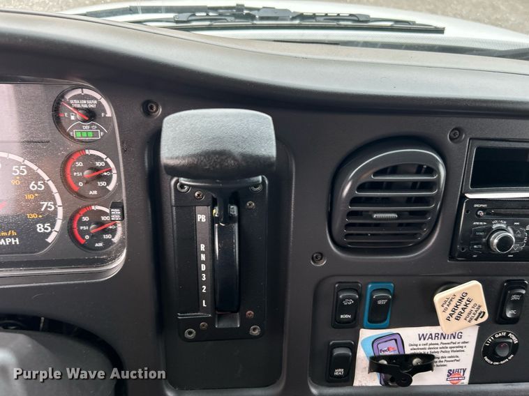 image for item OM9229 2013 Freightliner M2 Business Class  box truck