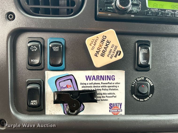 image for item OM9229 2013 Freightliner M2 Business Class  box truck