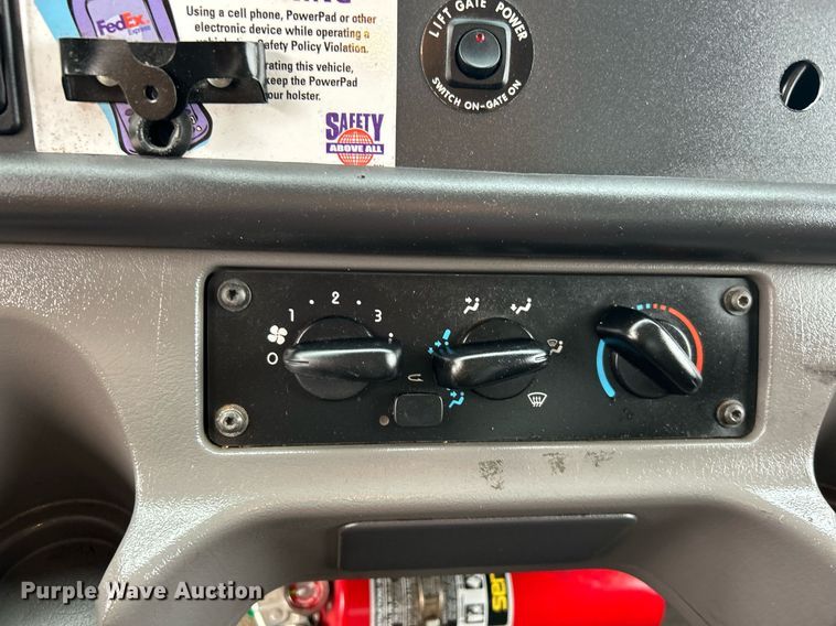 image for item OM9229 2013 Freightliner M2 Business Class  box truck