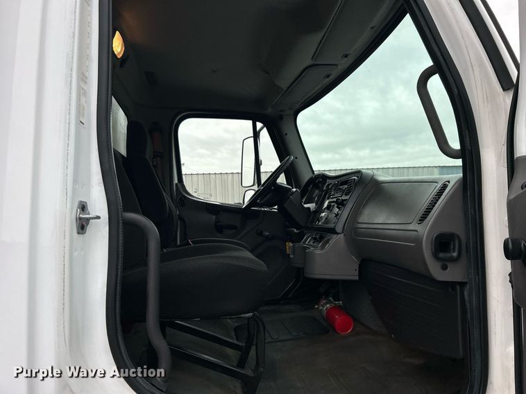 image for item OM9229 2013 Freightliner M2 Business Class  box truck