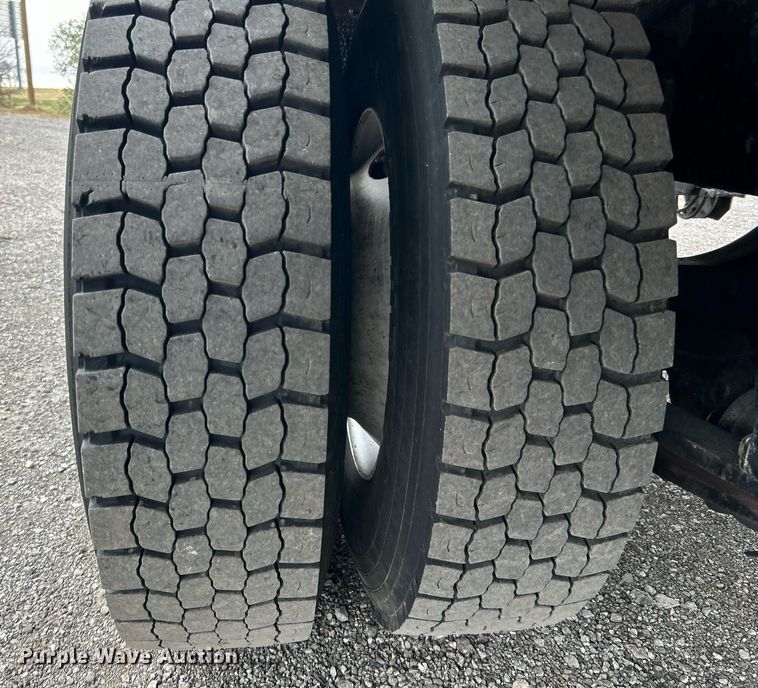 image for item OM9229 2013 Freightliner M2 Business Class  box truck