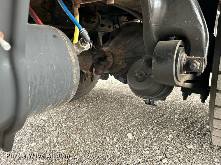 image for item OM9229 2013 Freightliner M2 Business Class  box truck