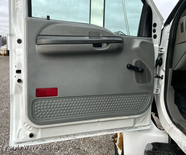 image for item OM9230 2009 Ford F650 Super Duty  box truck