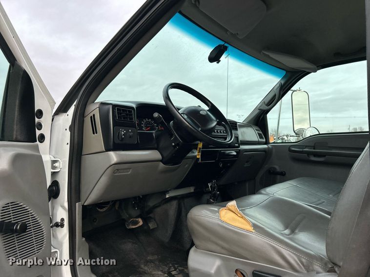 image for item OM9230 2009 Ford F650 Super Duty  box truck