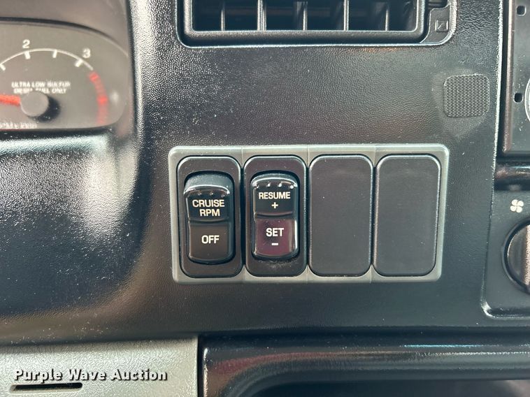 image for item OM9230 2009 Ford F650 Super Duty  box truck