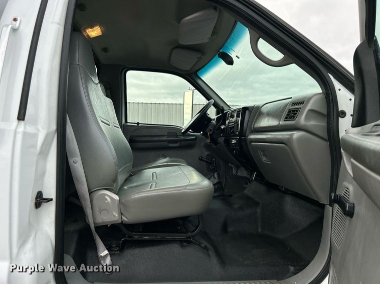 image for item OM9230 2009 Ford F650 Super Duty  box truck