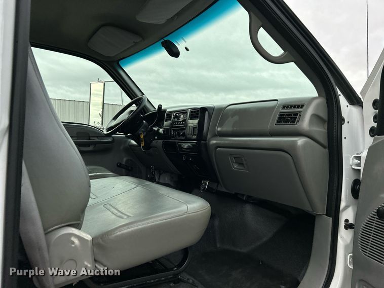 image for item OM9230 2009 Ford F650 Super Duty  box truck