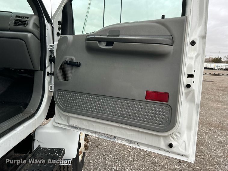 image for item OM9230 2009 Ford F650 Super Duty  box truck