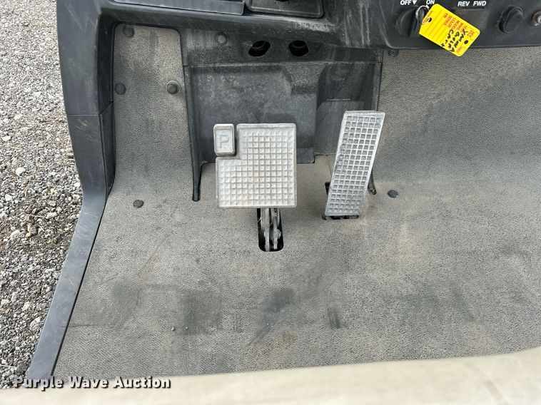 image for item OM9240 2017 Yamaha DR2E17  golf cart