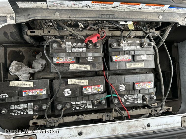 image for item OM9240 2017 Yamaha DR2E17  golf cart