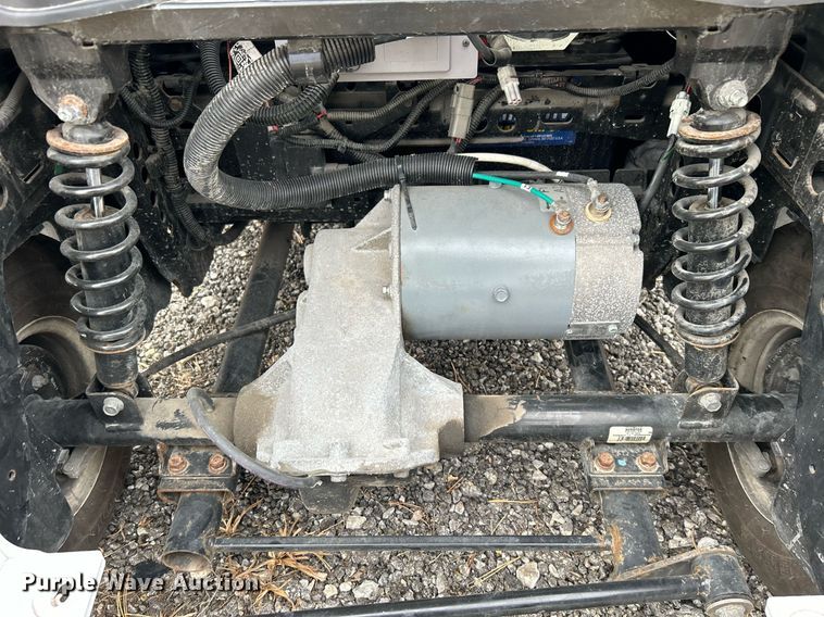 image for item OM9240 2017 Yamaha DR2E17  golf cart