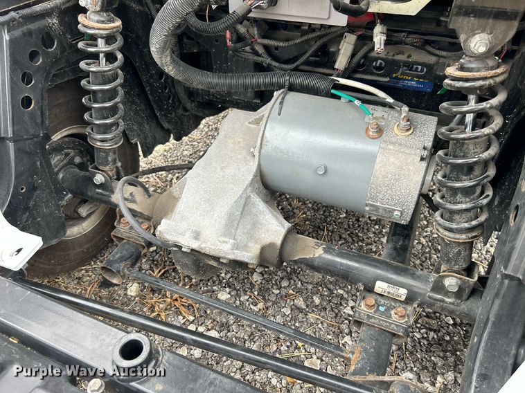 image for item OM9240 2017 Yamaha DR2E17  golf cart