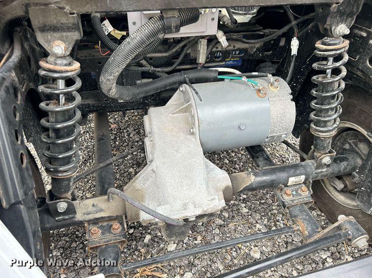 image for item OM9240 2017 Yamaha DR2E17  golf cart