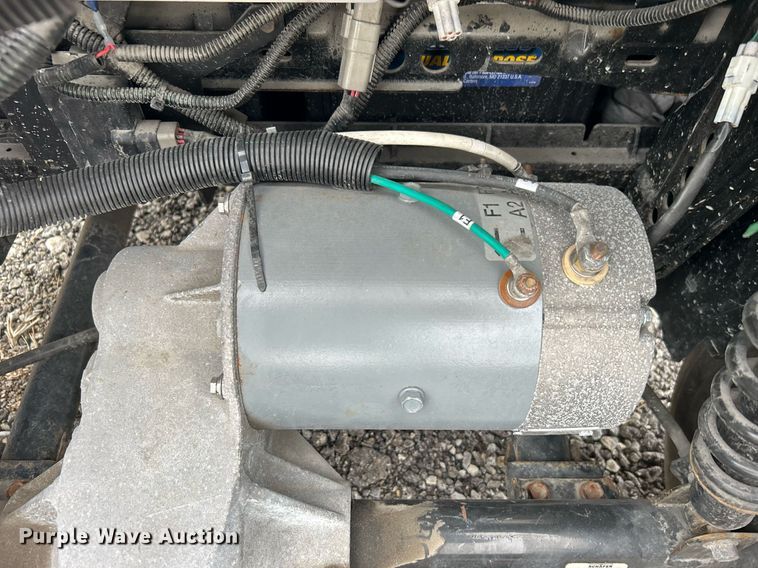 image for item OM9240 2017 Yamaha DR2E17  golf cart