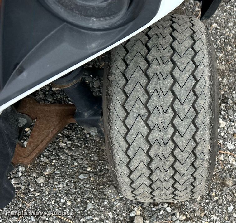 image for item OM9240 2017 Yamaha DR2E17  golf cart