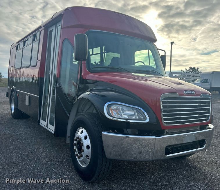 image for item OM9242 2018 Freightliner M2  shuttle bus