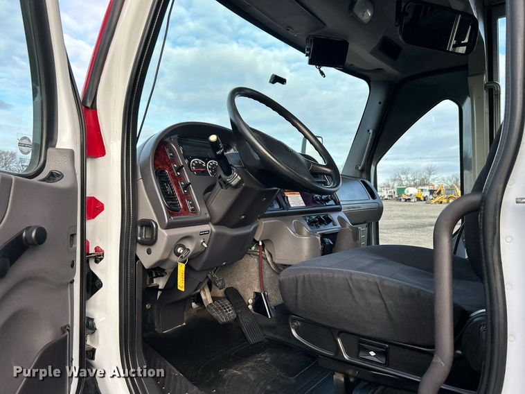 image for item OM9242 2018 Freightliner M2  shuttle bus