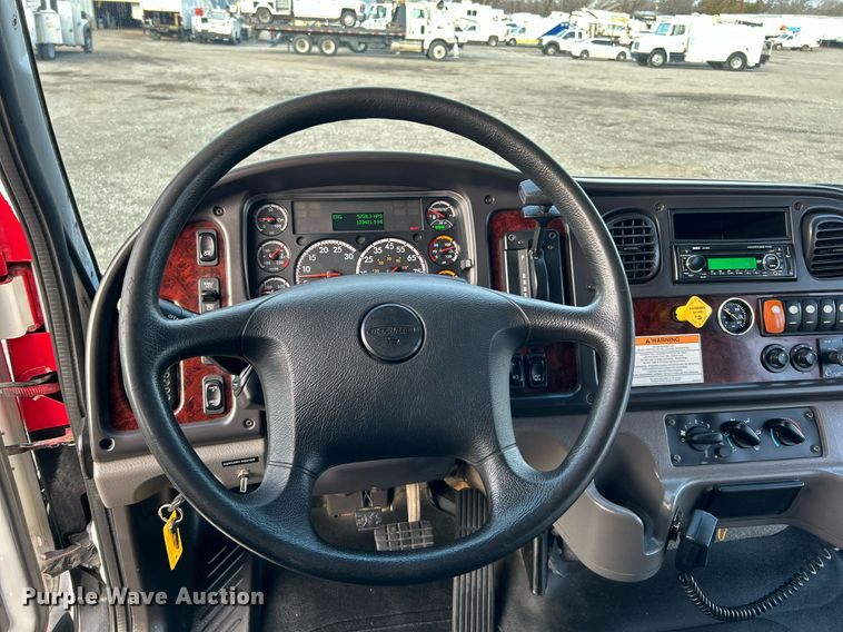 image for item OM9242 2018 Freightliner M2  shuttle bus