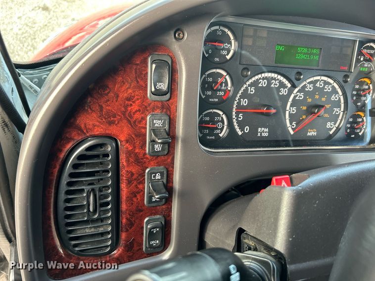 image for item OM9242 2018 Freightliner M2  shuttle bus