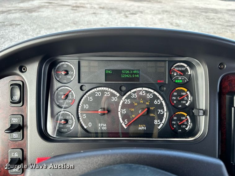 image for item OM9242 2018 Freightliner M2  shuttle bus