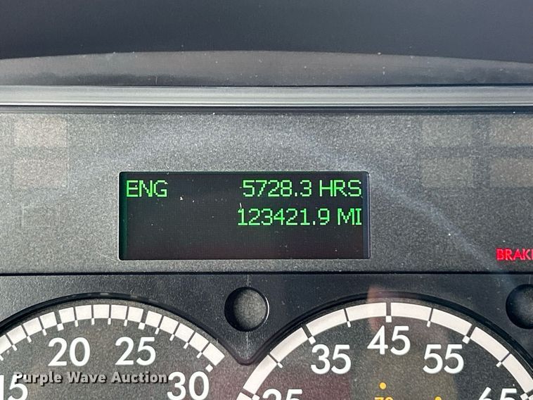 image for item OM9242 2018 Freightliner M2  shuttle bus