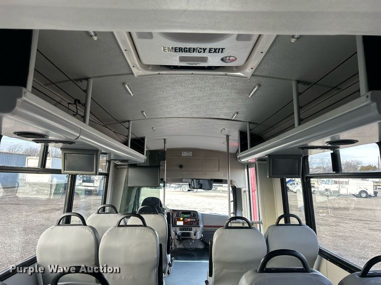 image for item OM9242 2018 Freightliner M2  shuttle bus