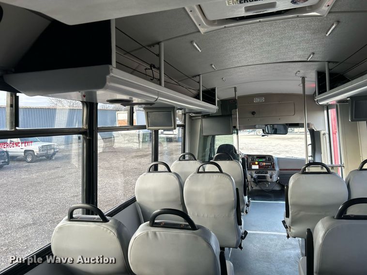 image for item OM9242 2018 Freightliner M2  shuttle bus